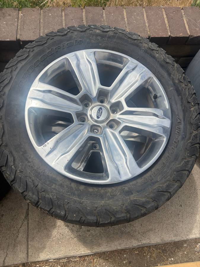 FAST SALE: 20" OE Ford F-150 Platinum Rims & Tires (6x135), dovoz USA — foto 1