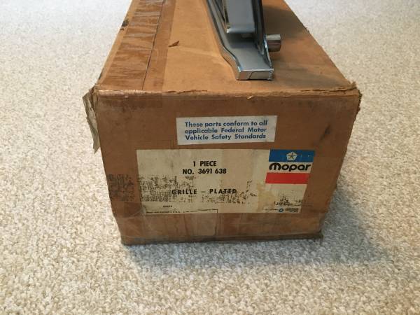 NOS 1973-1974 Plymouth Valiant Duster Chrome Grill Grille Mopar P/N 3691638, dovoz USA — foto 1