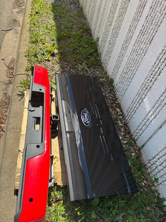 2025 Ford F-150 OE zadní Tailgate (Black) & zadní nárazník (Red) - sada, čierna, dovoz USA — foto 1