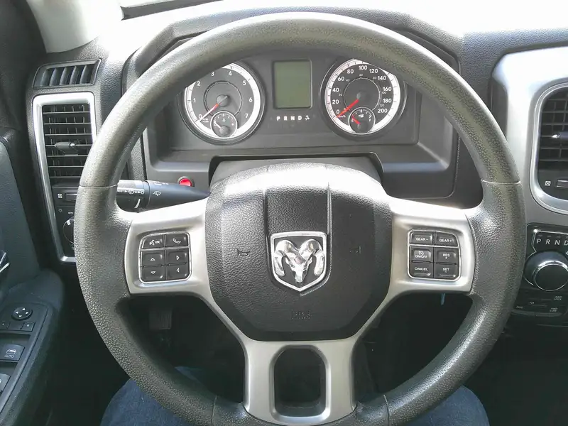 2023 RAM 1500 Classic, biela, 60 486 km, dovoz Kanada — foto 10 z 12