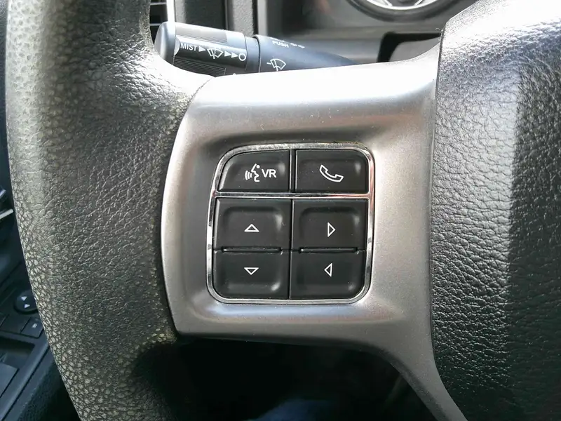 2023 RAM 1500 Classic, biela, 60 486 km, dovoz Kanada — foto 11 z 12