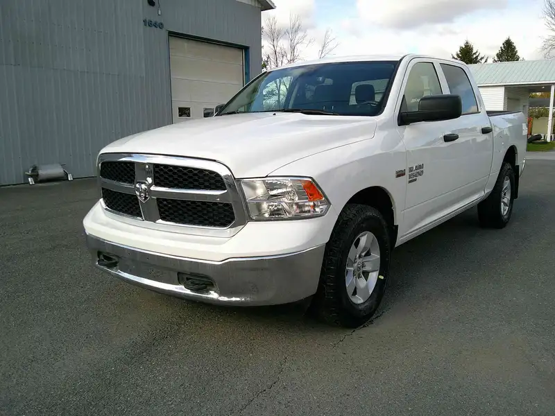 2023 RAM 1500 Classic, biela, 60 486 km, dovoz Kanada — foto 2 z 12