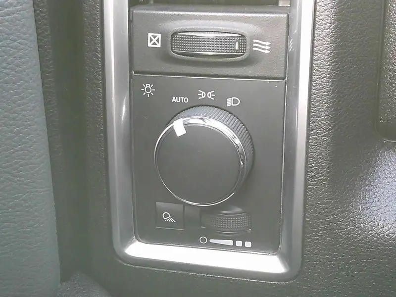2023 RAM 1500 Classic, biela, 60 486 km, dovoz Kanada — foto 9 z 12