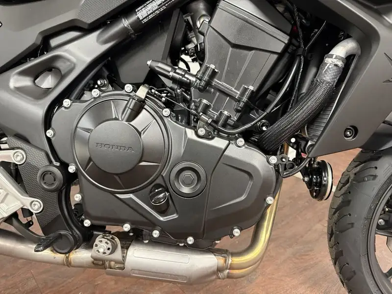 2025 Honda CB 750, dovoz Kanada — foto 2 z 8