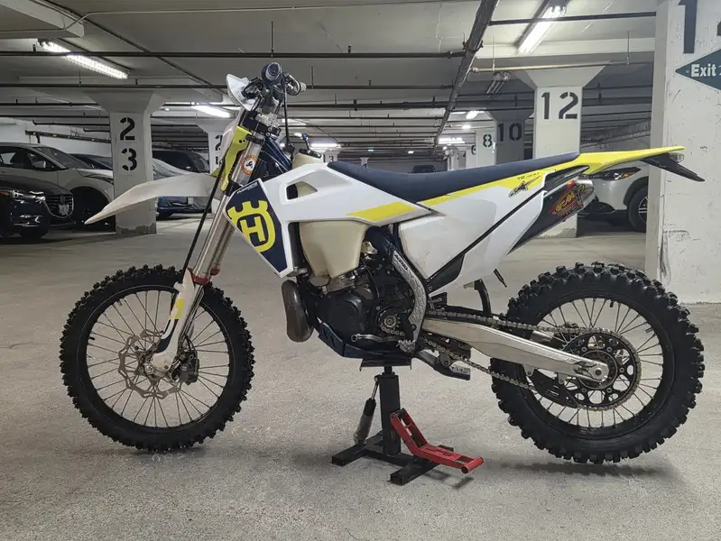 2023 Husqvarna Unspecified Enduro, 2 609 km, dovoz Kanada — foto 2 z 8