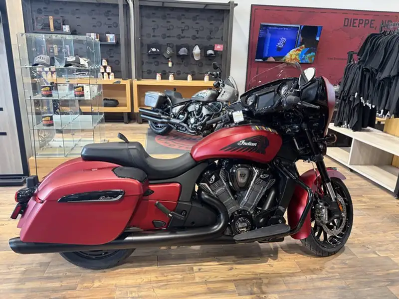 2026 Indian Motorcycles Chieftain, červená, 1 km, dovoz Kanada — foto 2 z 7