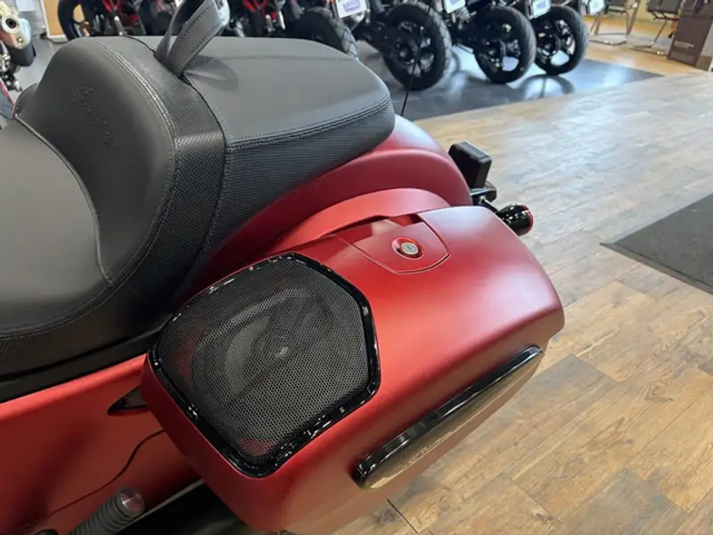 2026 Indian Motorcycles Chieftain, červená, 1 km, dovoz Kanada — foto 6 z 7