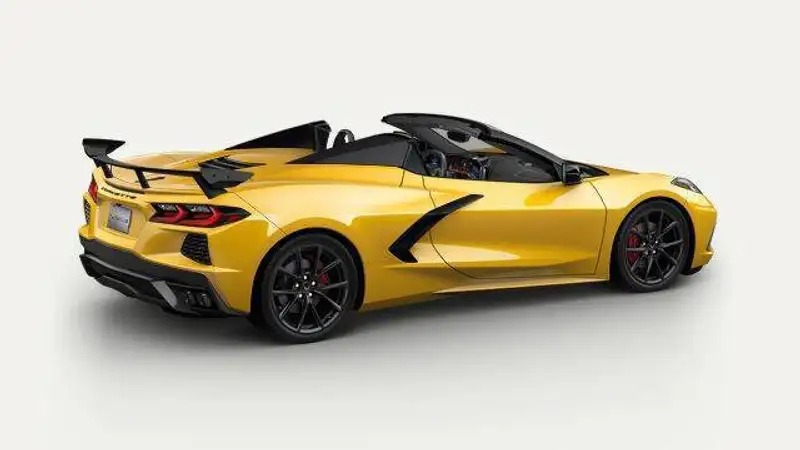 2027 Chevrolet Corvette 2LT, žltá, 1 km, dovoz Kanada — foto 4 z 7