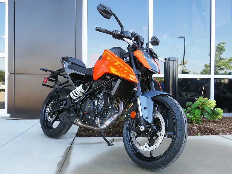 2024 KTM 250 Duke, oranžová, 0 km, dovoz Kanada — foto 1