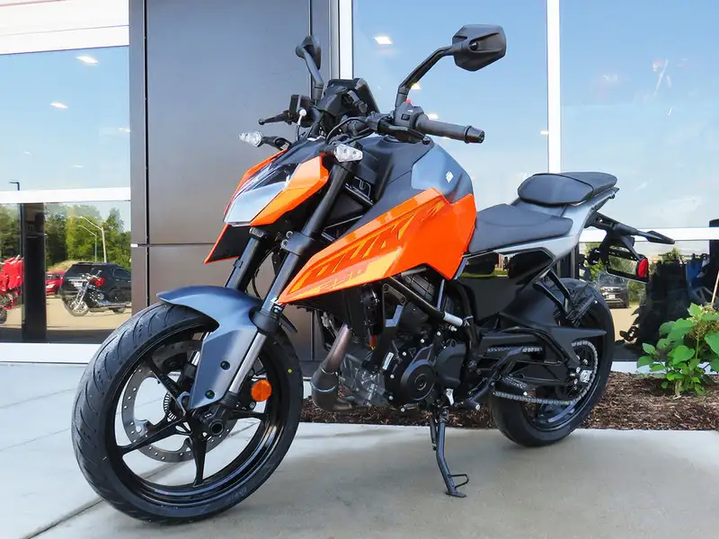 2024 KTM 250 Duke, oranžová, 0 km, dovoz Kanada — foto 2 z 12