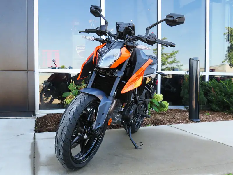 2024 KTM 250 Duke, oranžová, 0 km, dovoz Kanada — foto 4 z 12