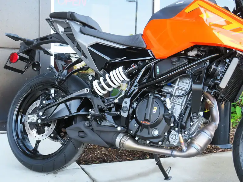 2024 KTM 250 Duke, oranžová, 0 km, dovoz Kanada — foto 7 z 12
