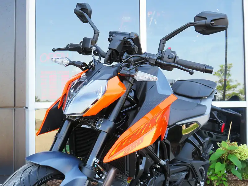 2024 KTM 250 Duke, oranžová, 0 km, dovoz Kanada — foto 9 z 12