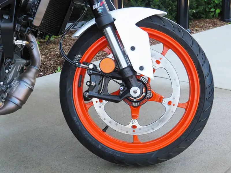2024 KTM 250 Duke, biela, 0 km, dovoz Kanada — foto 10 z 12