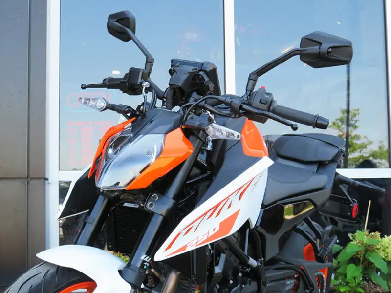 2024 KTM 250 Duke, biela, 0 km, dovoz Kanada — foto 8 z 12