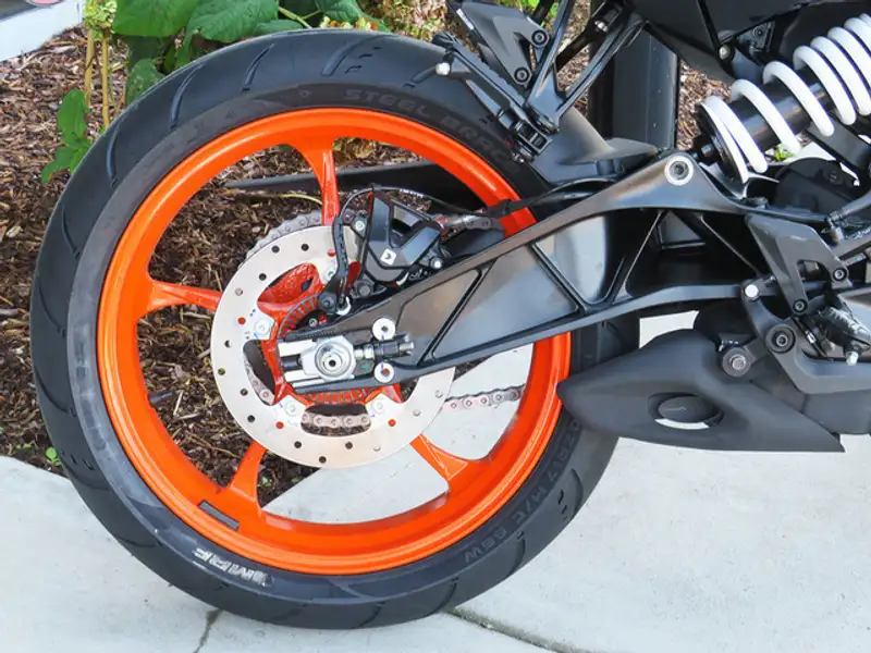 2024 KTM 250 Duke, biela, 0 km, dovoz Kanada — foto 9 z 12