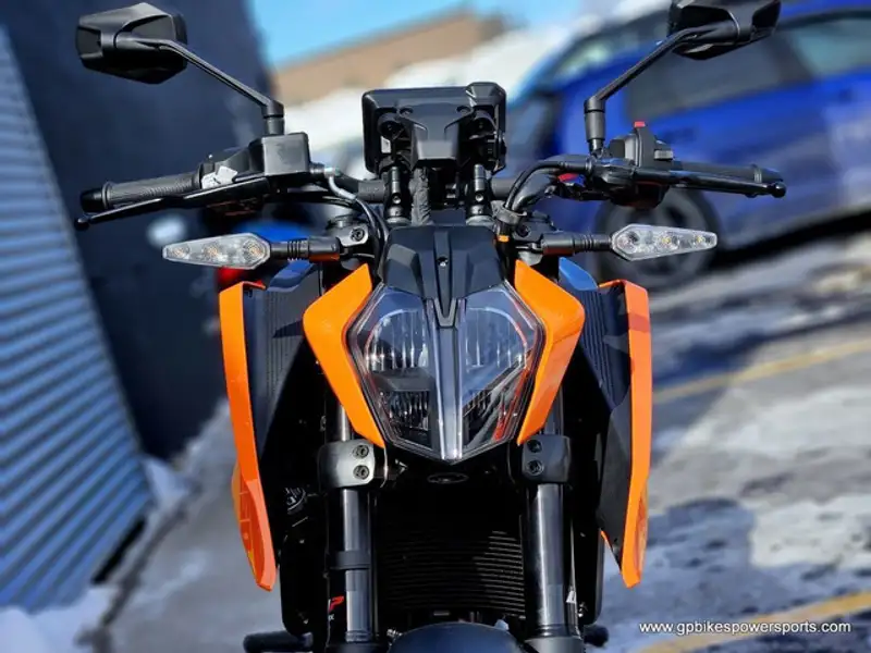 2024 KTM Duke 250, oranžová, 0 km, dovoz Kanada — foto 10 z 12