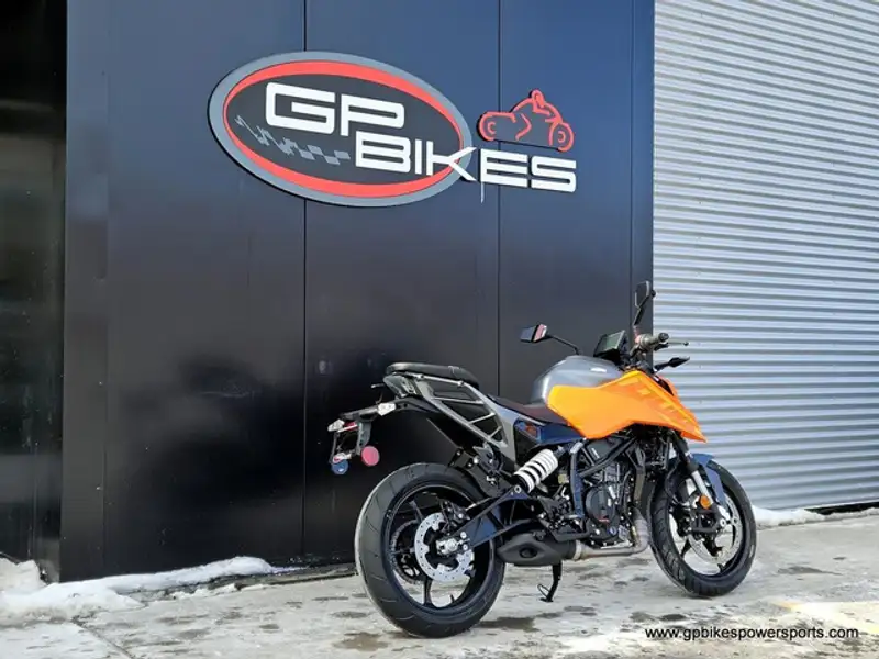 2024 KTM Duke 250, oranžová, 0 km, dovoz Kanada — foto 3 z 12