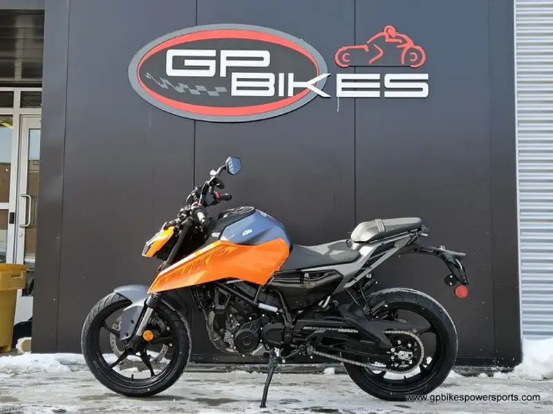 2024 KTM Duke 250, oranžová, 0 km, dovoz Kanada — foto 5 z 12