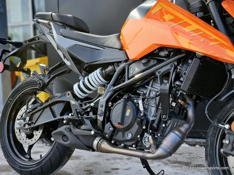 2024 KTM Duke 250, oranžová, 0 km, dovoz Kanada — foto 6 z 12