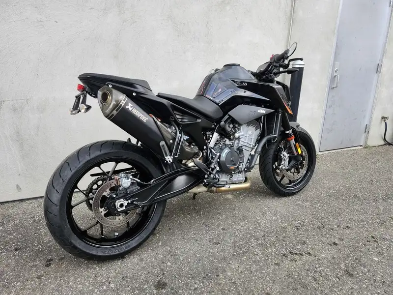 2021 KTM 890 Duke, dovoz Kanada — foto 2 z 4