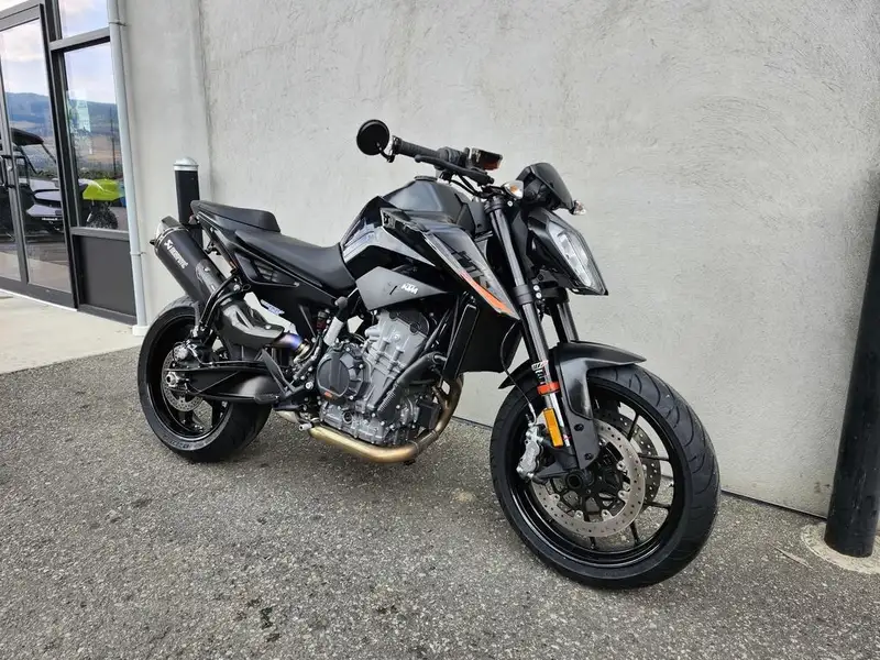 2021 KTM 890 Duke, dovoz Kanada — foto 3 z 4