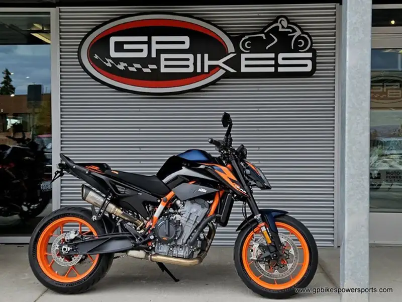 2022 KTM Duke 890 R, modrá, 8 729 km, dovoz Kanada — foto 1