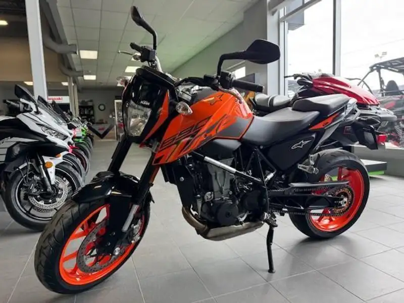 2018 KTM Duke 690, oranžová, 7 901 km, dovoz Kanada — foto 1