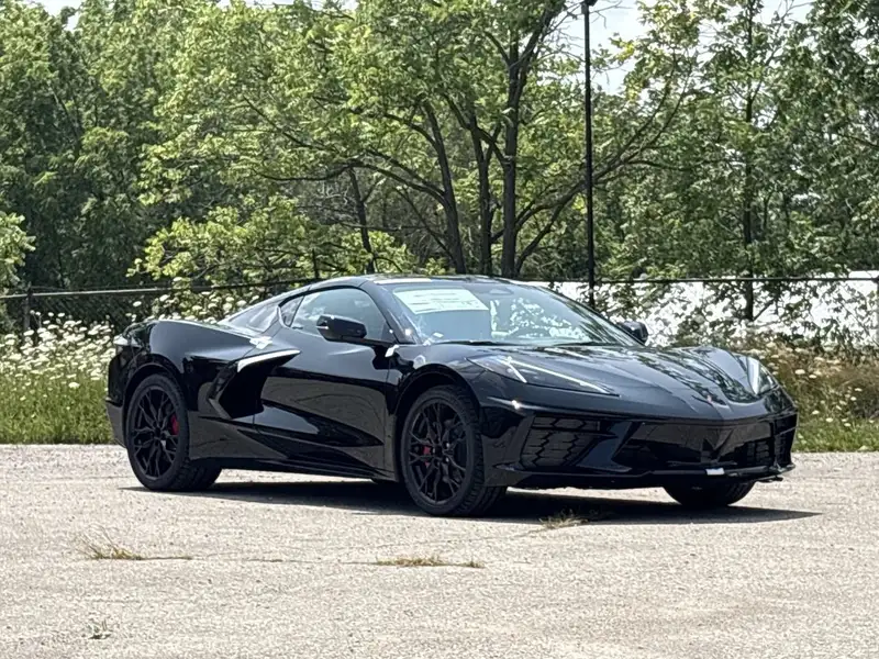 2027 Chevrolet Corvette 1LT STINGRAY, čierna, 3 km, dovoz Kanada — foto 10 z 12
