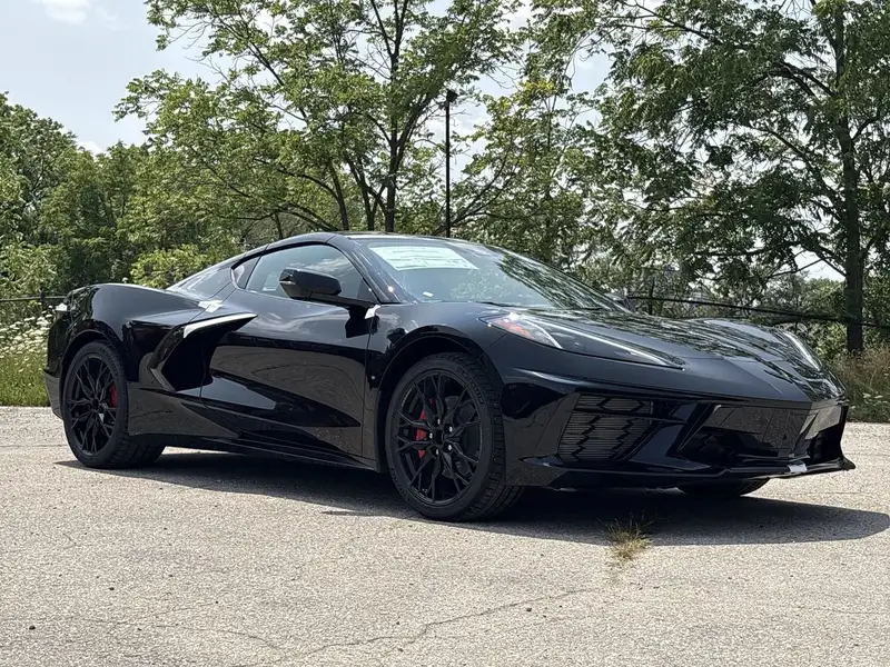 2027 Chevrolet Corvette 1LT STINGRAY, čierna, 3 km, dovoz Kanada — foto 2 z 12