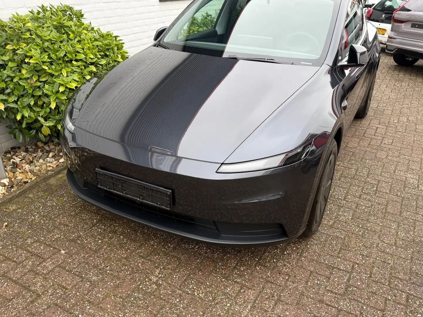 2026 Tesla Model Y, 7 000 km, Holandsko — foto 11 z 12