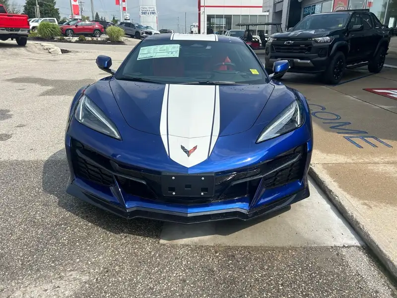 2027 Chevrolet Corvette 1LT, modrá, 4 km, dovoz Kanada — foto 2 z 11