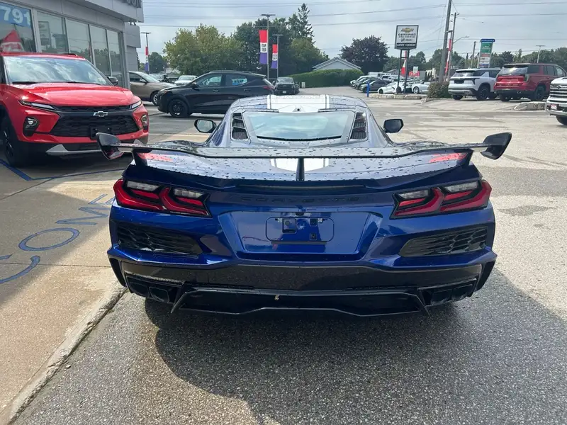 2027 Chevrolet Corvette 1LT, modrá, 4 km, dovoz Kanada — foto 6 z 11