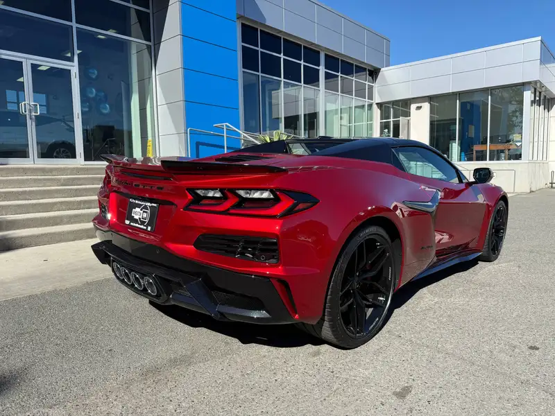 2027 Chevrolet Corvette 3LZ, červená, 1 km, dovoz Kanada — foto 4 z 12