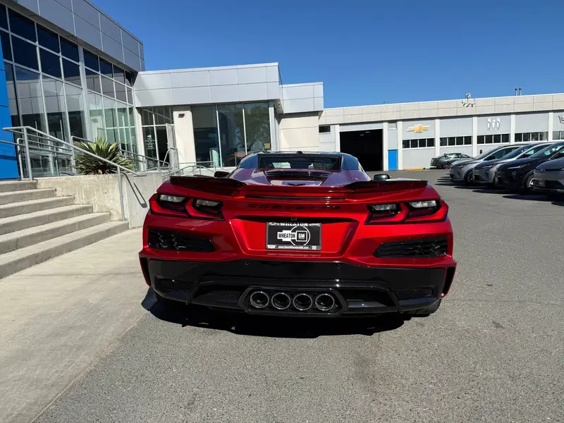 2027 Chevrolet Corvette 3LZ, červená, 1 km, dovoz Kanada — foto 5 z 12