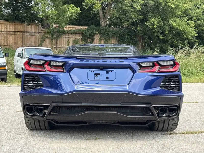 2027 Chevrolet Corvette 2LT STINGRAY, modrá, 4 km, dovoz Kanada — foto 7 z 12
