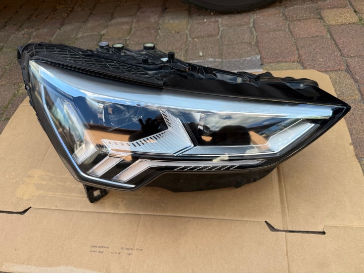 Audi Q3 83a Matrix - světlomet FULL LED pravá Cala, Skladom v EÚ — foto 1