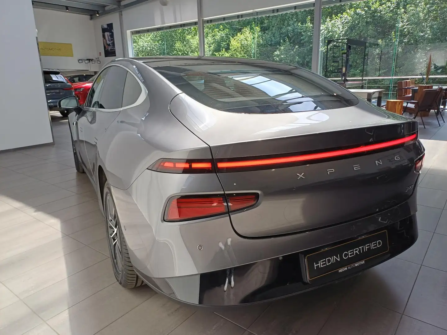 2025 Xpeng P7, 21 561 km, Luxembursko — foto 6 z 12