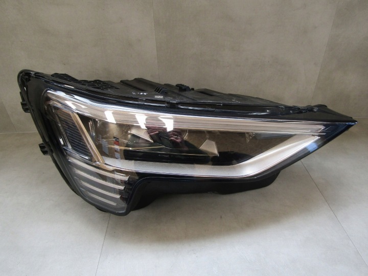 světlomet přední Audi E-tron facelift 4ke Matrix pravá 22- 4ke941036d, Skladom v EÚ — foto 1