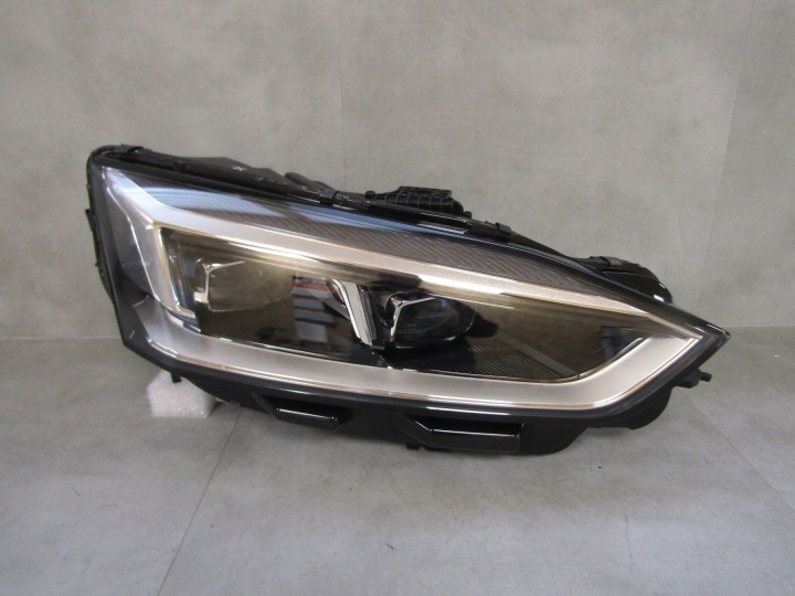 světlomet přední Audi A5 8w6 FULL LED 16-19 pravá 8w6941034, Skladom v EÚ — foto 1 z 5 světlomet přední Audi A5 8w6 FULL LED 16-19 pravá 8w6941034, Skladom v EÚ — foto 1 z 5