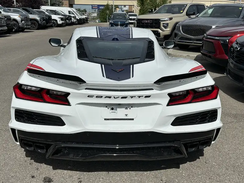 2027 Chevrolet Corvette 3LT, biela, 4 km, dovoz Kanada — foto 5 z 12