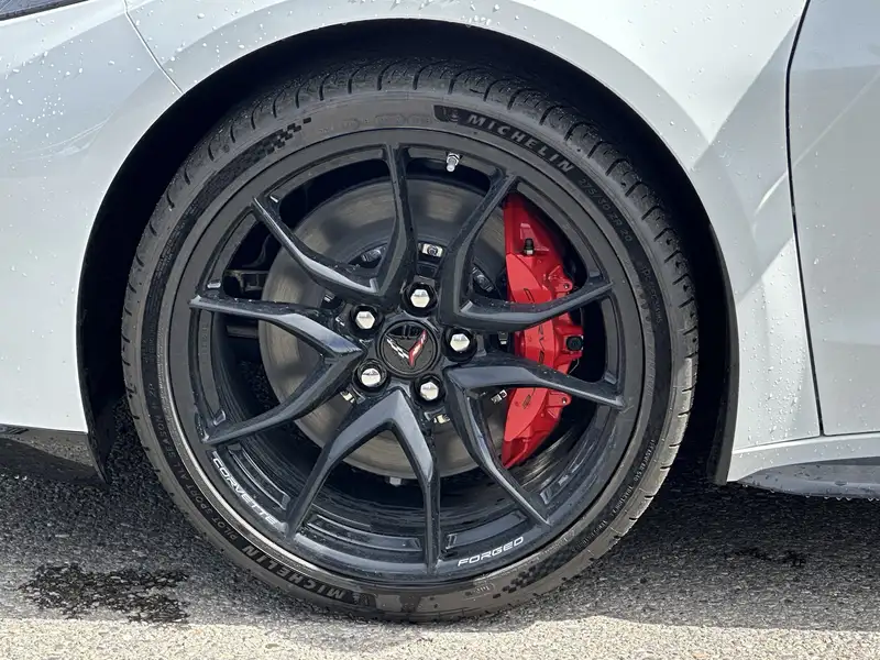 2027 Chevrolet Corvette 3LT, biela, 4 km, dovoz Kanada — foto 6 z 12