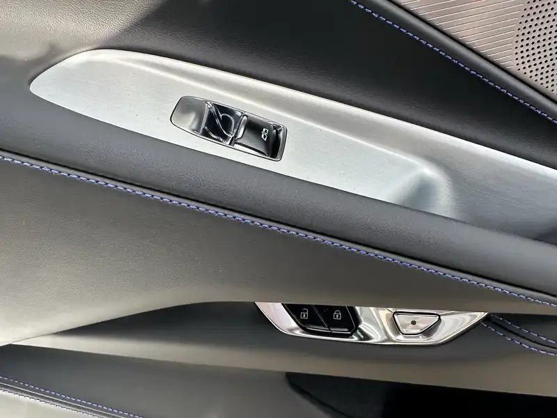 2027 Chevrolet Corvette 3LT, biela, 4 km, dovoz Kanada — foto 9 z 12