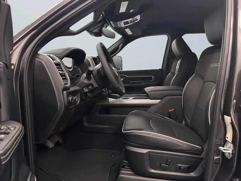 2027 RAM 2500 Laramie, sivá, 0 km, dovoz Kanada — foto 10 z 12