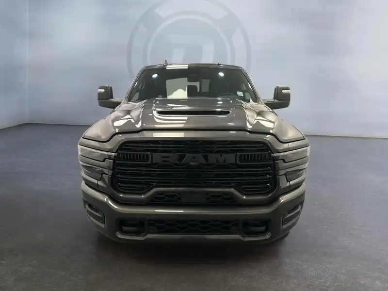2027 RAM 2500 Laramie, sivá, 0 km, dovoz Kanada — foto 2 z 12