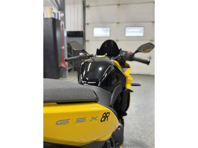 2025 Suzuki Unspecified, žltá, dovoz Kanada — foto 9 z 12