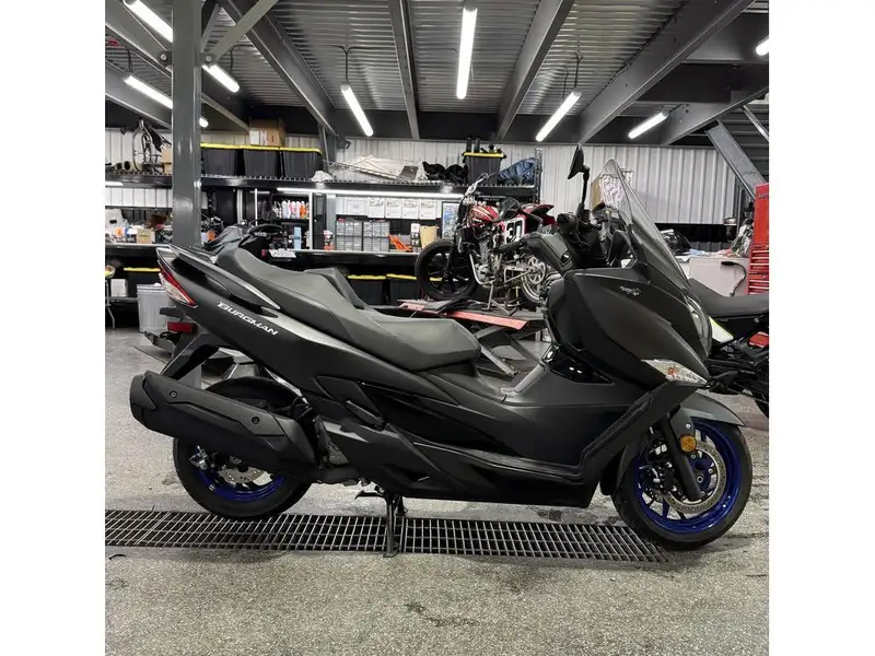 2024 Suzuki Unspecified, čierna, dovoz Kanada — foto 1 | AMECAR 2024 Suzuki Unspecified, čierna, dovoz Kanada — foto 1