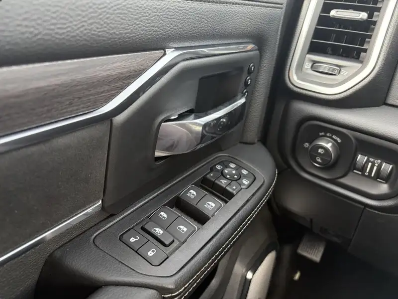 2027 RAM 2500 Tradesman, biela, 0 km, dovoz Kanada — foto 12 z 12