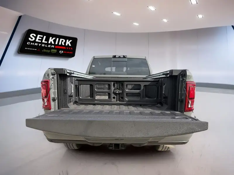 2027 RAM 2500 Tradesman, biela, 0 km, dovoz Kanada — foto 6 z 12