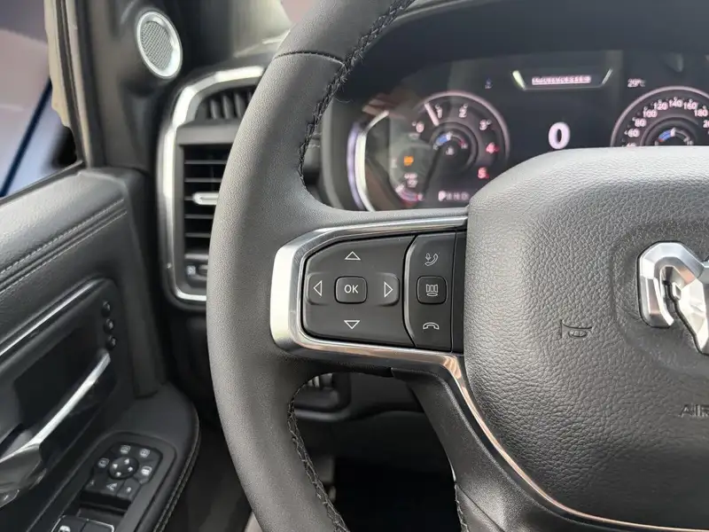 2027 RAM 2500 Tradesman, biela, 0 km, dovoz Kanada — foto 9 z 12